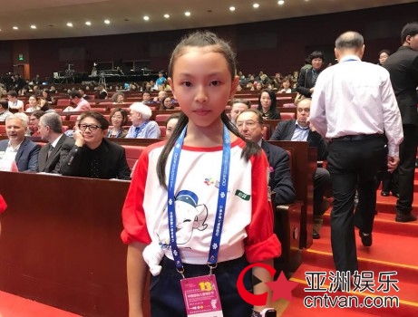 小女神周玥彤气场十足现身第十三届中国国际儿童电影节!