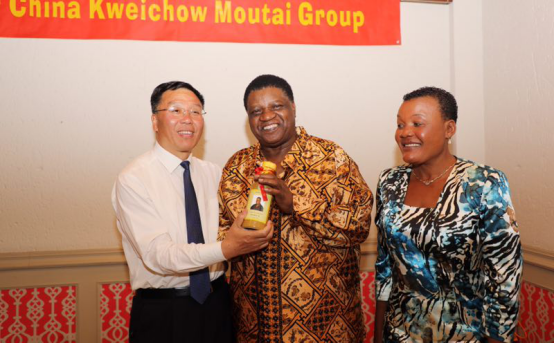 纳米比亚掀起茅台风 社会各界欢迎茅台团到来