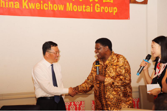 纳米比亚掀起茅台风 社会各界欢迎茅台团到来