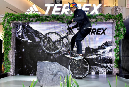 阿迪达斯探锐北京王府井店盛大揭幕