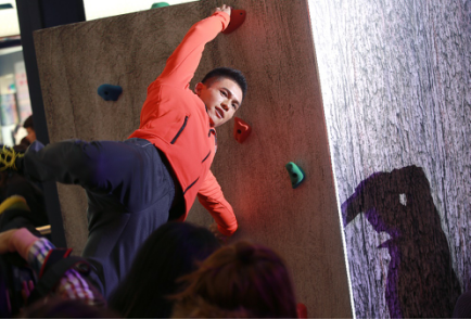 阿迪达斯探锐北京王府井店盛大揭幕