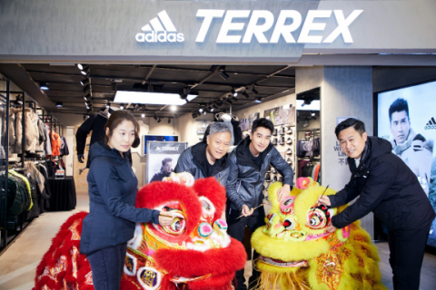 阿迪达斯探锐北京王府井店盛大揭幕