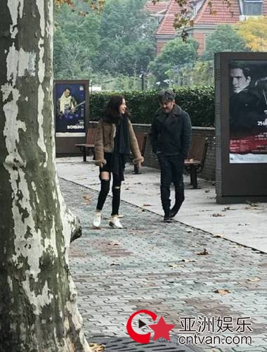 偶遇angelababy吴秀波 网友:能不演戏吗?