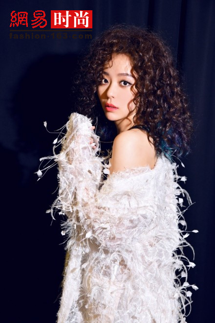 被误认为蕾哈娜的张靓颖 能上维密全靠实力