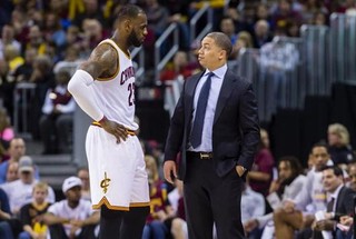 詹皇表扬卢帅：不再乱换防守策略　我们才更稳定