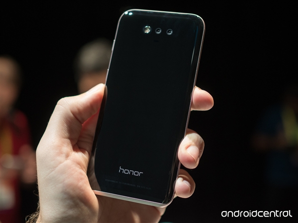 性价比大增！荣耀首款人工智能手机Magic售价2999元