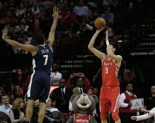 虚惊一场！周琦左腿酸痛伤无大碍　自言可以打比赛