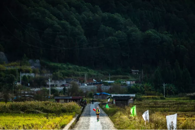 唤醒心中的英雄——2017腾冲国际马拉松赛完美收官！