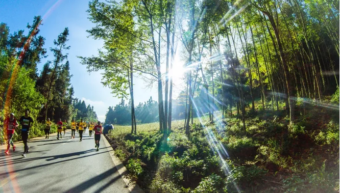 唤醒心中的英雄——2017腾冲国际马拉松赛完美收官！