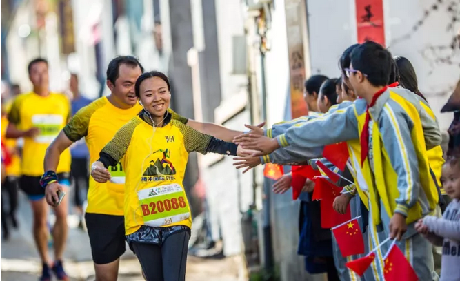唤醒心中的英雄——2017腾冲国际马拉松赛完美收官！