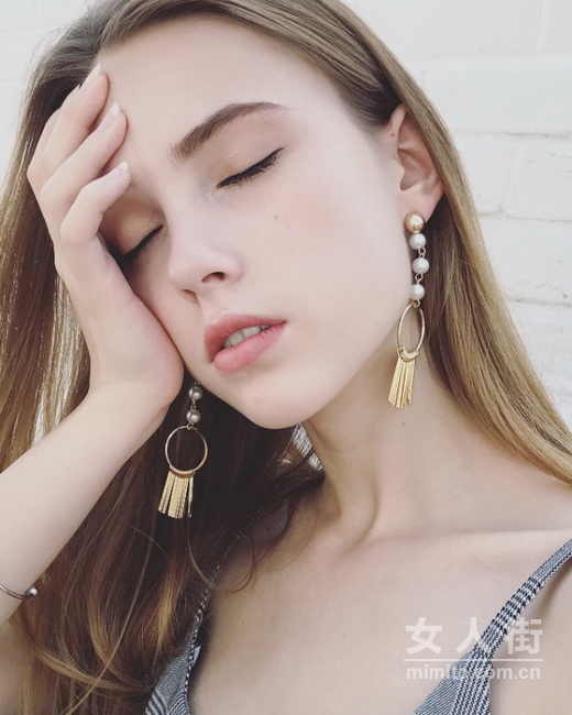 会戴耳环的女孩，时髦度上天了