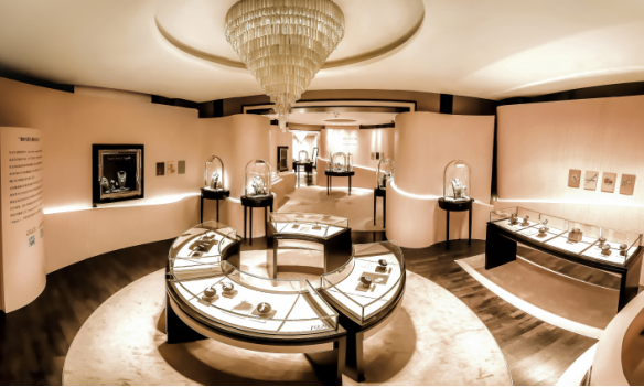 Van Cleef & Arpels梵克雅宝“Art of Clip 诗意百年‧胸针艺术”展