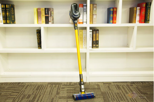 为啥90后更爱无线吸尘器？小狗D-535测试让你秒懂