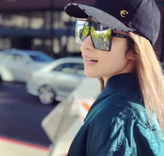 侧颜杀!萧亚轩晒照心情大好