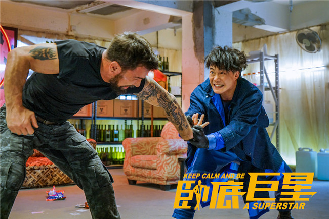 《卧底巨星》李荣浩献荧幕初吻 陈奕迅高空激斗