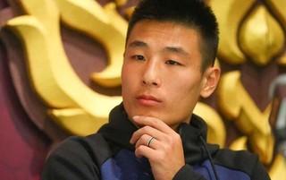 武磊出席亚足联颁奖礼：盼拿足球先生　要帮上港夺冠