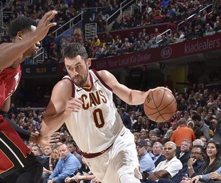 爽！勒夫单节22分狂虐奥利尼克　狂轰38＋9喜笑颜开