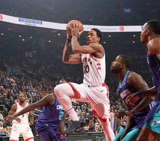 洛里36＋5＋6德罗赞30＋6　猛龙主场击退黄蜂获2连胜