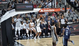 阿德砍41分帕克10＋5　换帅后灰熊不敌马刺遭9连败