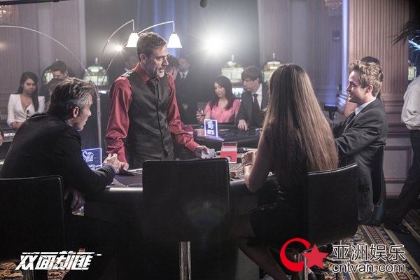 德尼罗主演北美动作大片《双面劫匪》剧照曝光