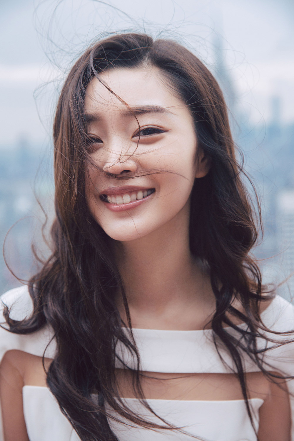 宋轶曝光纽约大片 白裙素雅细腰抢眼