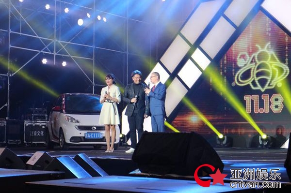 情歌王阿杜惊喜现身南京 献唱经典歌曲不负期待