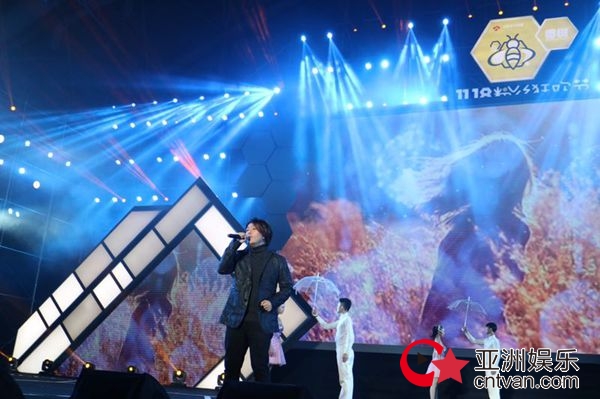 情歌王阿杜惊喜现身南京 献唱经典歌曲不负期待