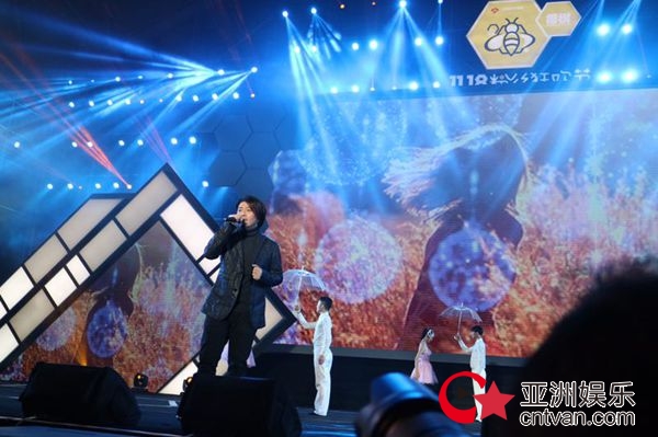 情歌王阿杜惊喜现身南京 献唱经典歌曲不负期待