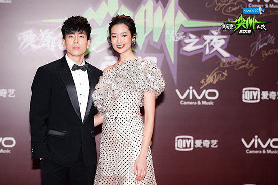 吴亦凡赵丽颖分获'尖叫男神&女神' GAI称或与PG One合作