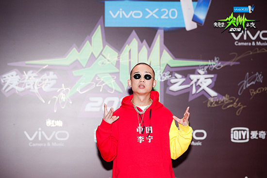 吴亦凡赵丽颖分获'尖叫男神&女神' GAI称或与PG One合作