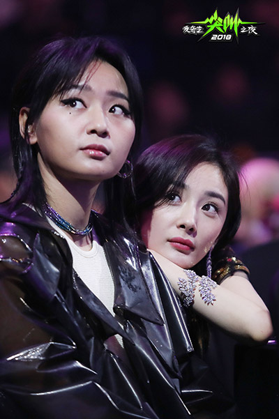 吴亦凡赵丽颖分获'尖叫男神&女神' GAI称或与PG One合作