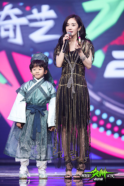 吴亦凡赵丽颖分获'尖叫男神&女神' GAI称或与PG One合作