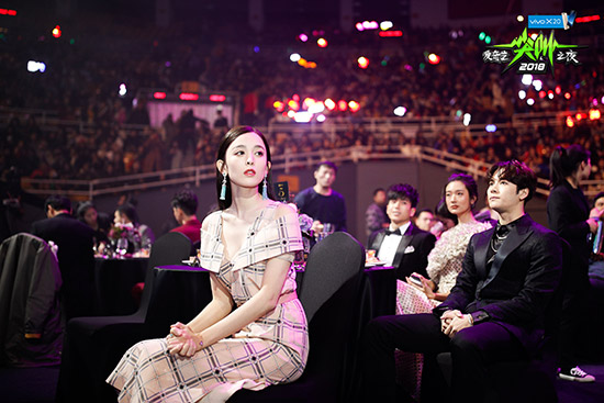 吴亦凡赵丽颖分获'尖叫男神&女神' GAI称或与PG One合作