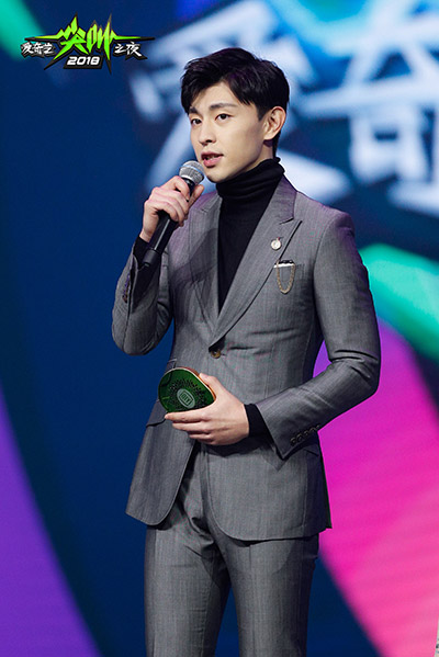 吴亦凡赵丽颖分获'尖叫男神&女神' GAI称或与PG One合作