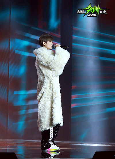 吴亦凡赵丽颖分获'尖叫男神&女神' GAI称或与PG One合作