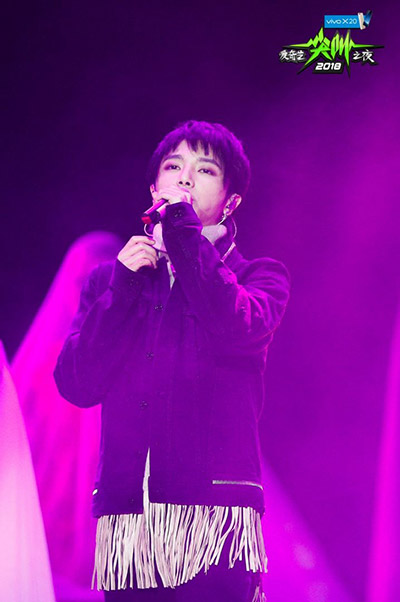 吴亦凡赵丽颖分获'尖叫男神&女神' GAI称或与PG One合作