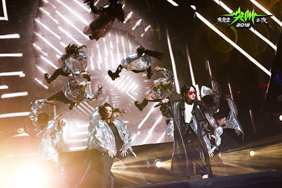 吴亦凡赵丽颖分获'尖叫男神&女神' GAI称或与PG One合作