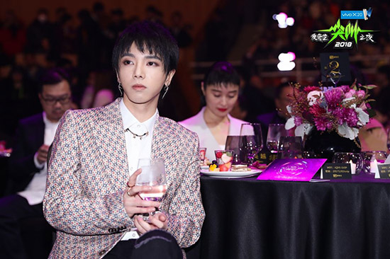 吴亦凡赵丽颖分获'尖叫男神&女神' GAI称或与PG One合作