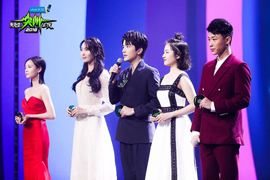 吴亦凡赵丽颖分获'尖叫男神&女神' GAI称或与PG One合作