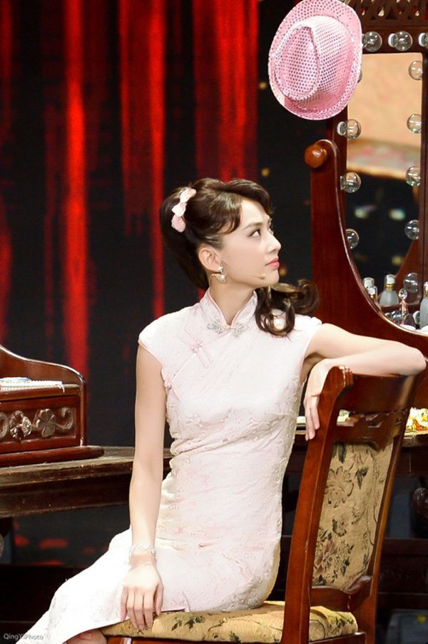 黄圣依虚心看待网友讨论演技，表态：不断挑战自己