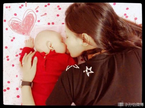 孙怡首晒女儿侧脸照 皮肤白皙肉嘟嘟