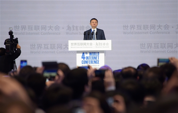 机器会奴役人类？马云：我们要有自信 控制机器