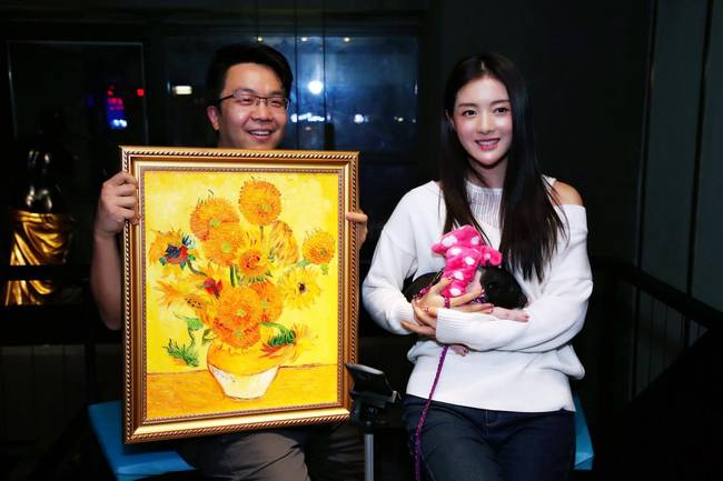 土豪为见女主播抛46万+票数 花椒平台开创新直播互动交友模式