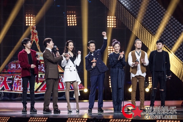 《天籁之战》暖心上演私人签售会 莫文蔚遇狠角色