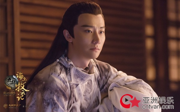 黄轩《海牧》演绎“奇迹页游SF温度差” 高冷黑笙杠上暖萌白笙