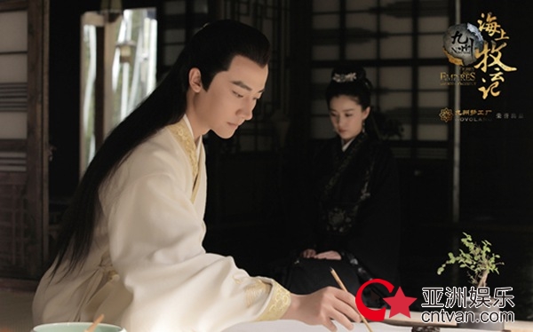 黄轩《海牧》演绎“奇迹页游SF温度差” 高冷黑笙杠上暖萌白笙