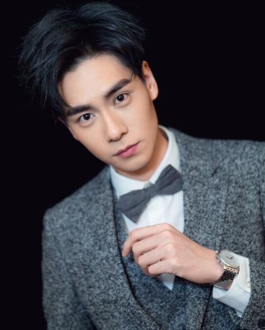 最尴尬的撞脸 宋威龙被错认成胡一天遭围堵高喊“认错人了”！