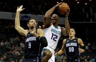 沃克复出29＋7霍华德12＋9　黄蜂击退魔术止4连败