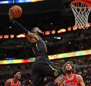 詹皇23＋7＋6骑士擒公牛取12连胜　韦德战旧主献24分