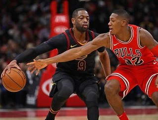 韦德24＋6随便戏耍公牛新秀　连轰9分展示巅峰状态